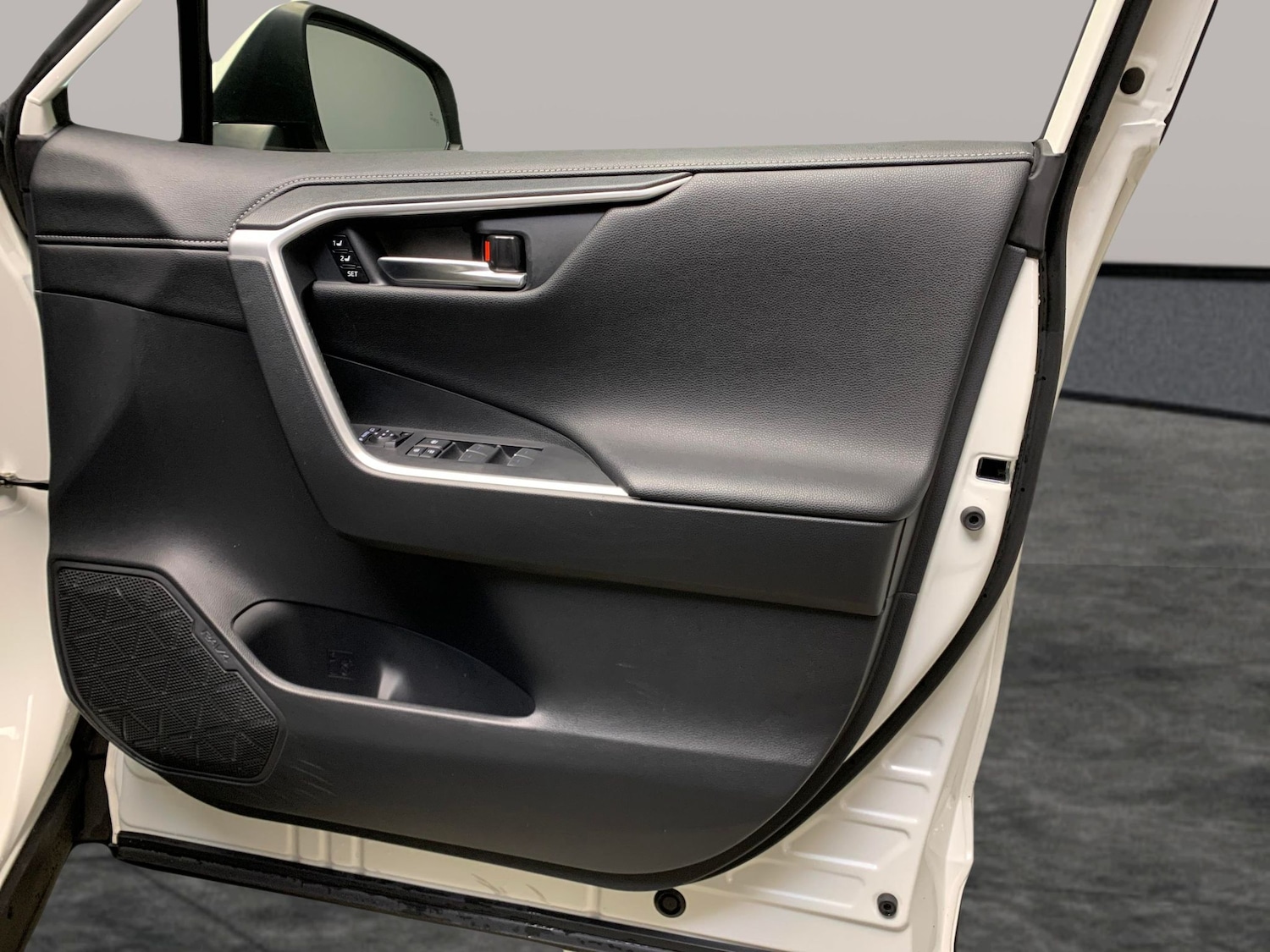 Used Toyota RAV4 2022 for sale - 77019310: Photo 31