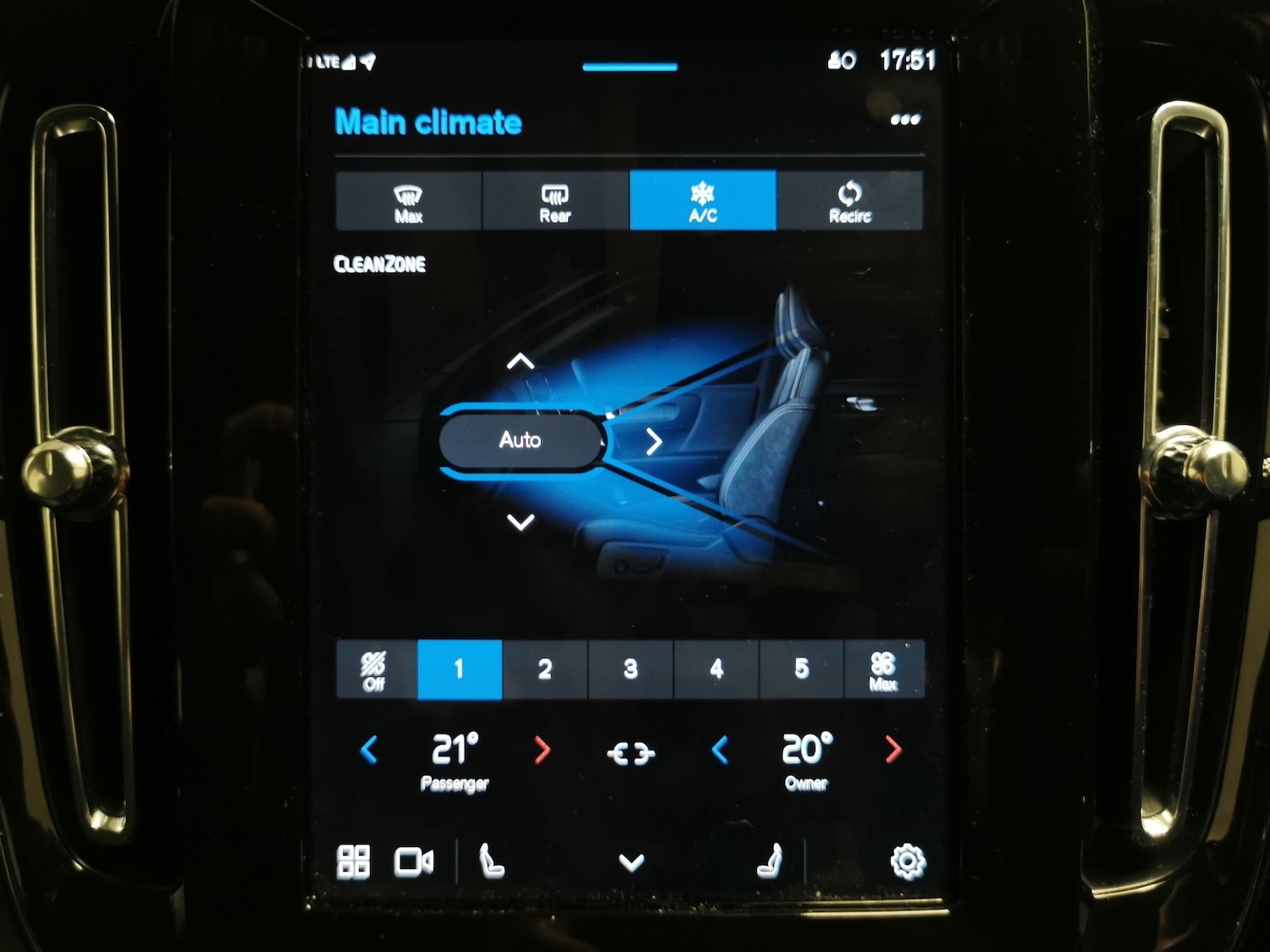 Used Volvo XC40 2024 for sale - 76935109: Photo 18