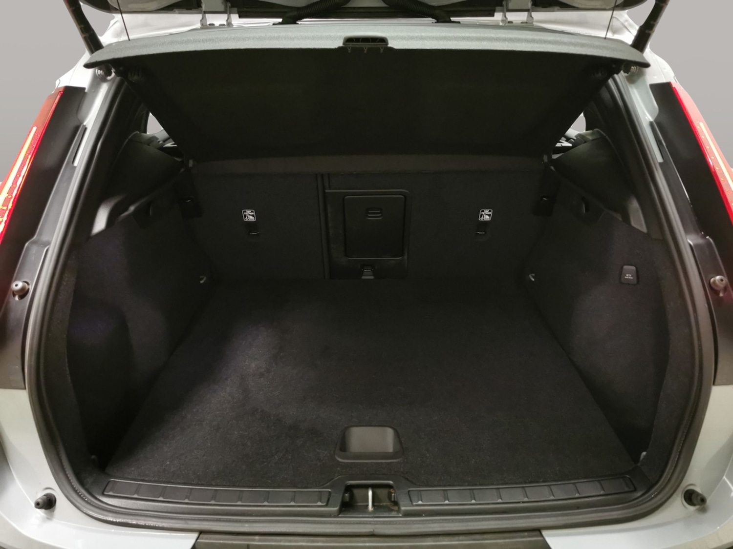 Used Volvo XC40 2024 for sale - 76935109: Photo 32