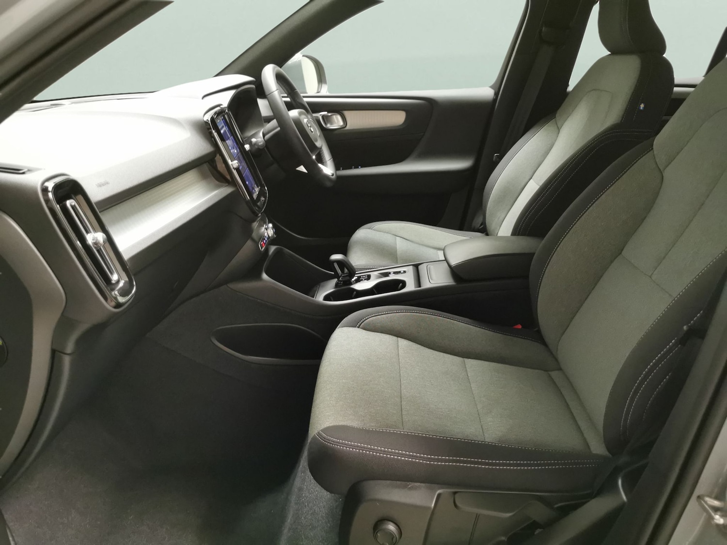 Used Volvo XC40 2024 for sale - 76935109: Photo 4