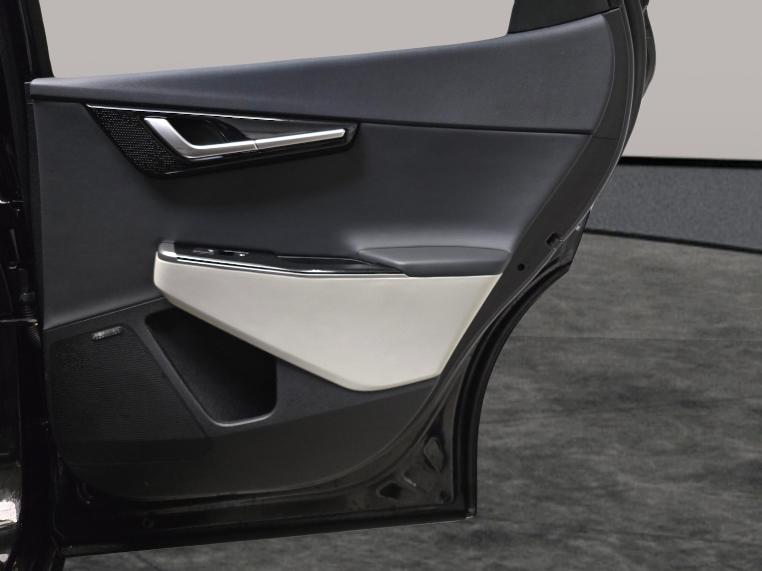 Used Kia EV6 2023 for sale - 76935216: Photo 32