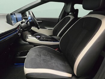 Used Kia EV6 2023 for sale - 76935216: Photo