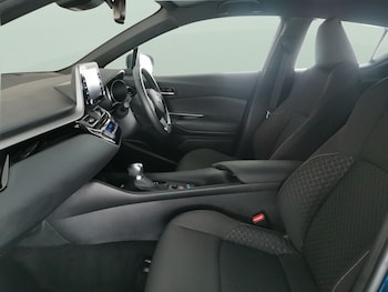 Used Toyota C-HR 2023 for sale - 77086406: Photo