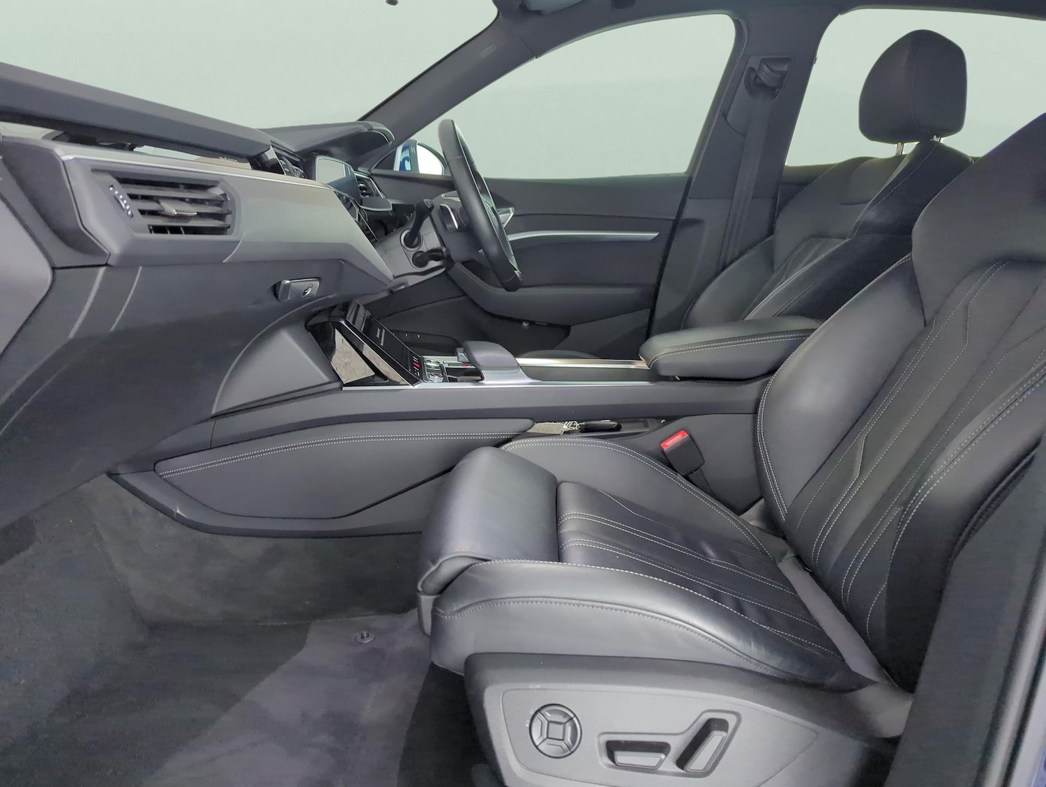 Used Audi e-tron 2022 for sale - 77476821: Photo 4