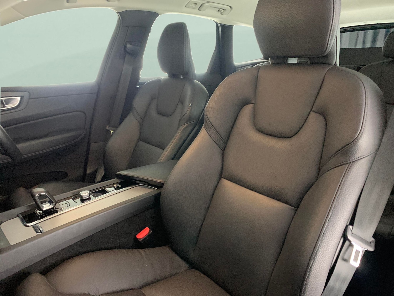 Used Volvo XC60 2023 for sale - 76738457: Photo 8