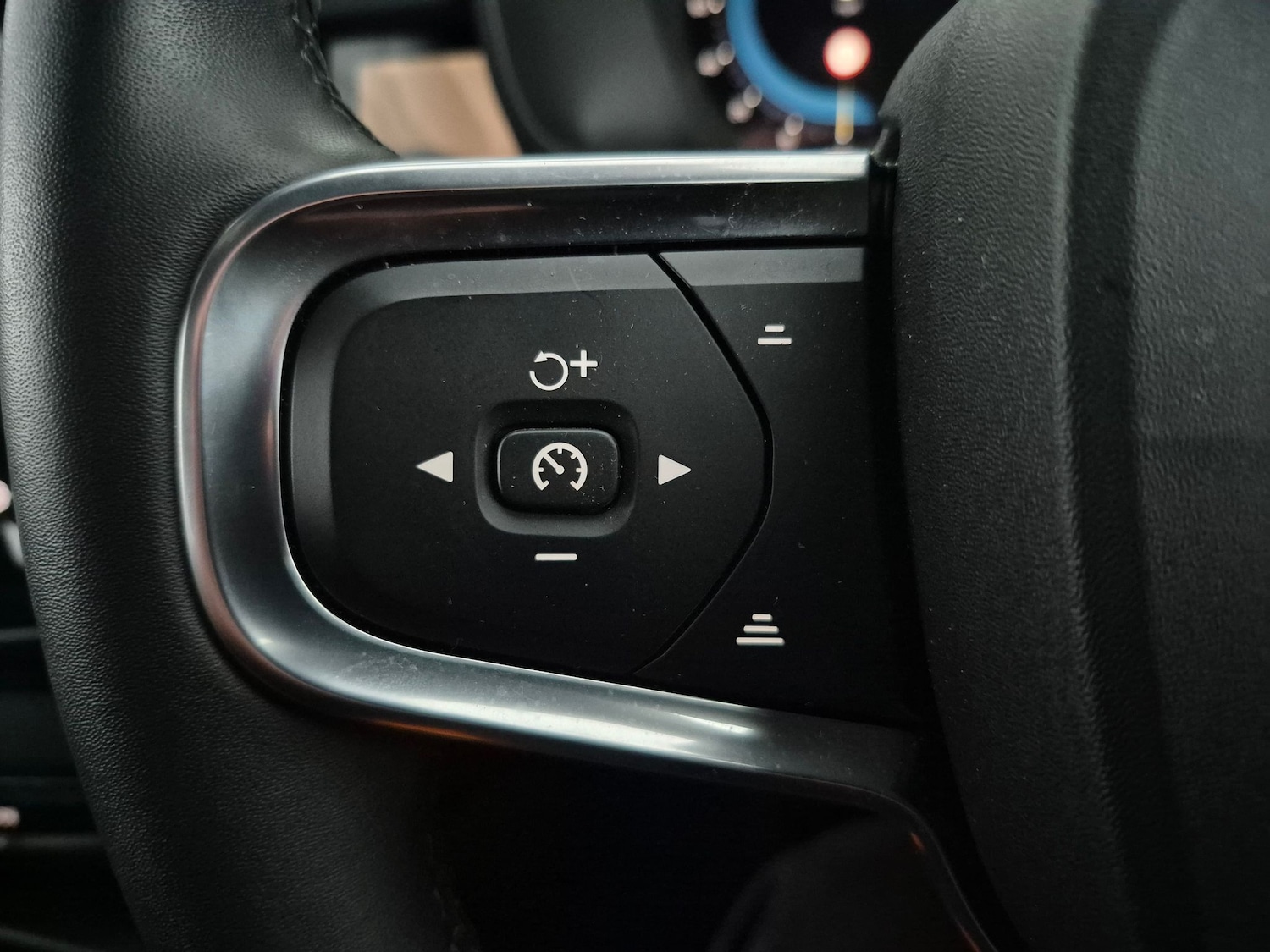 Used Volvo XC40 2023 for sale - 77988740: Photo 19