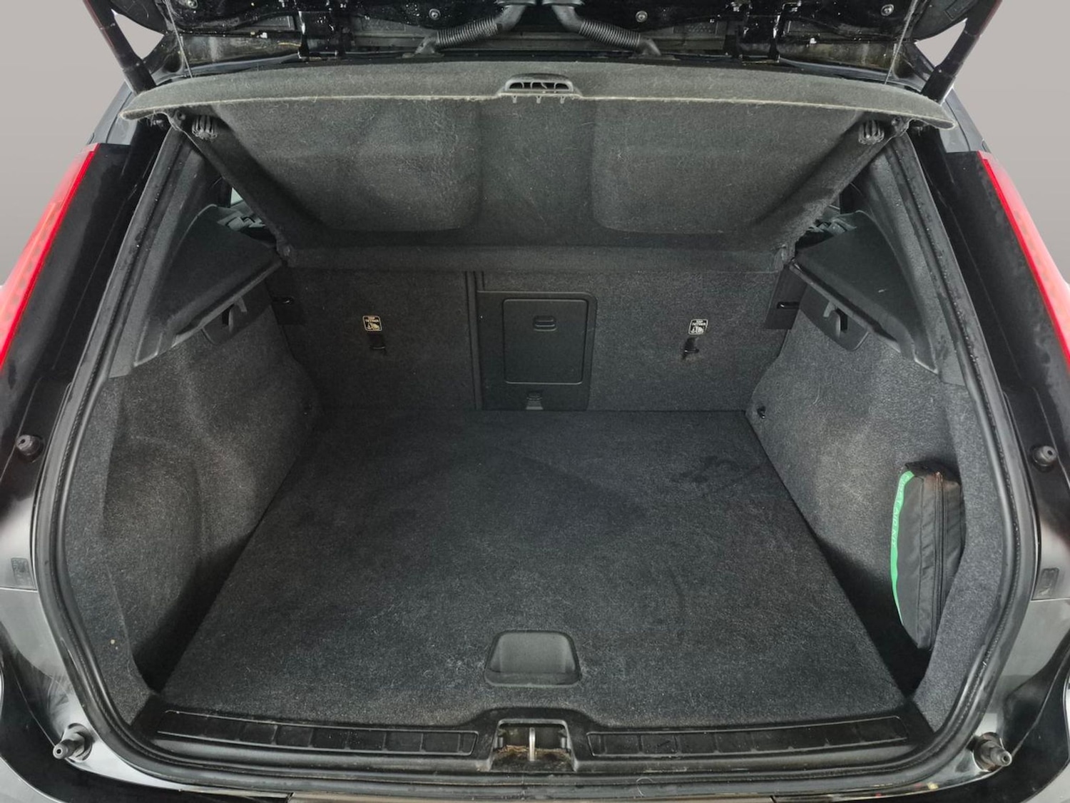 Used Volvo XC40 2023 for sale - 77988740: Photo 31