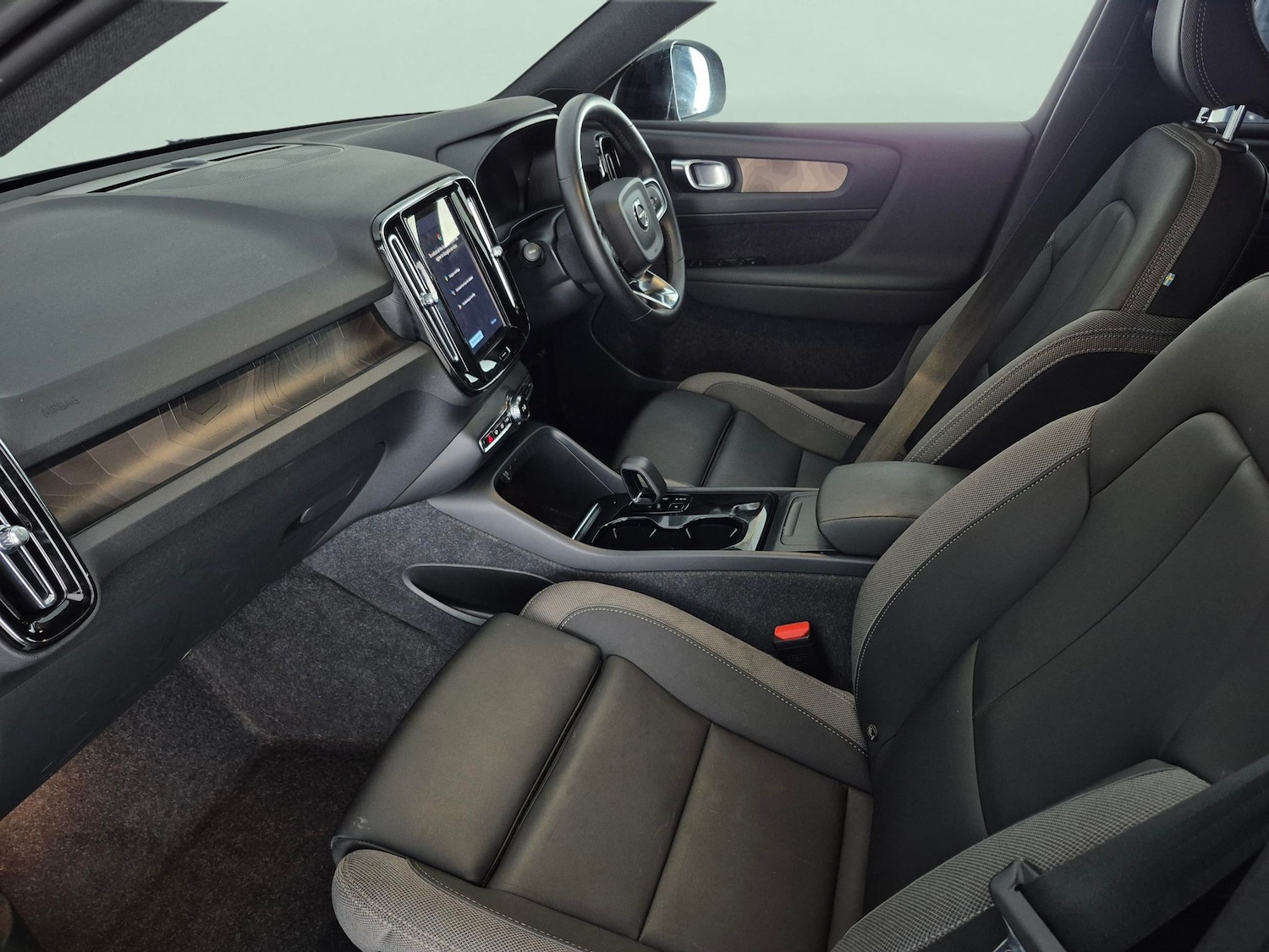 Used Volvo XC40 2023 for sale - 77988740: Photo 4