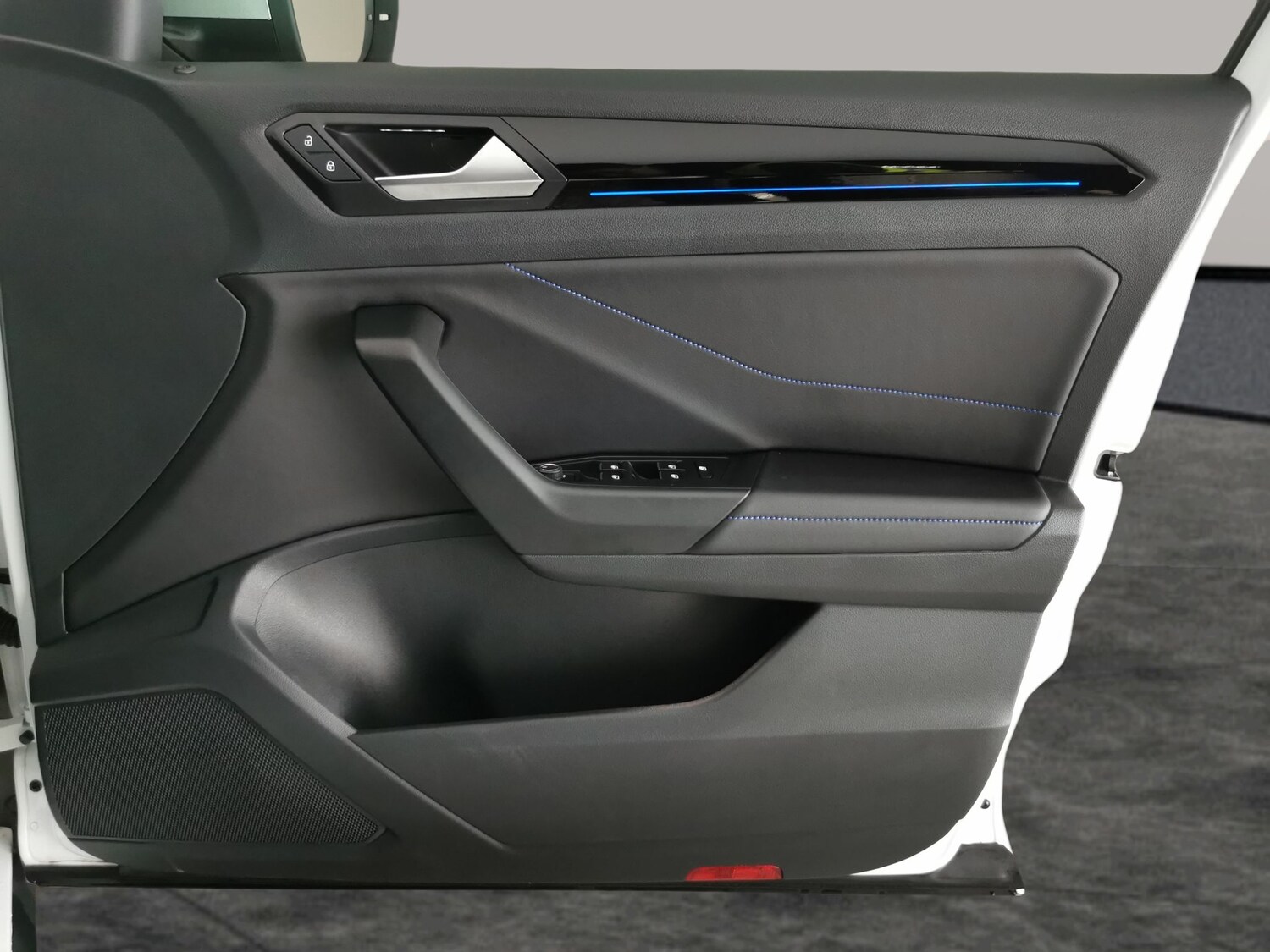 Used Volkswagen T-Roc 2023 for sale - 77472243: Photo 31