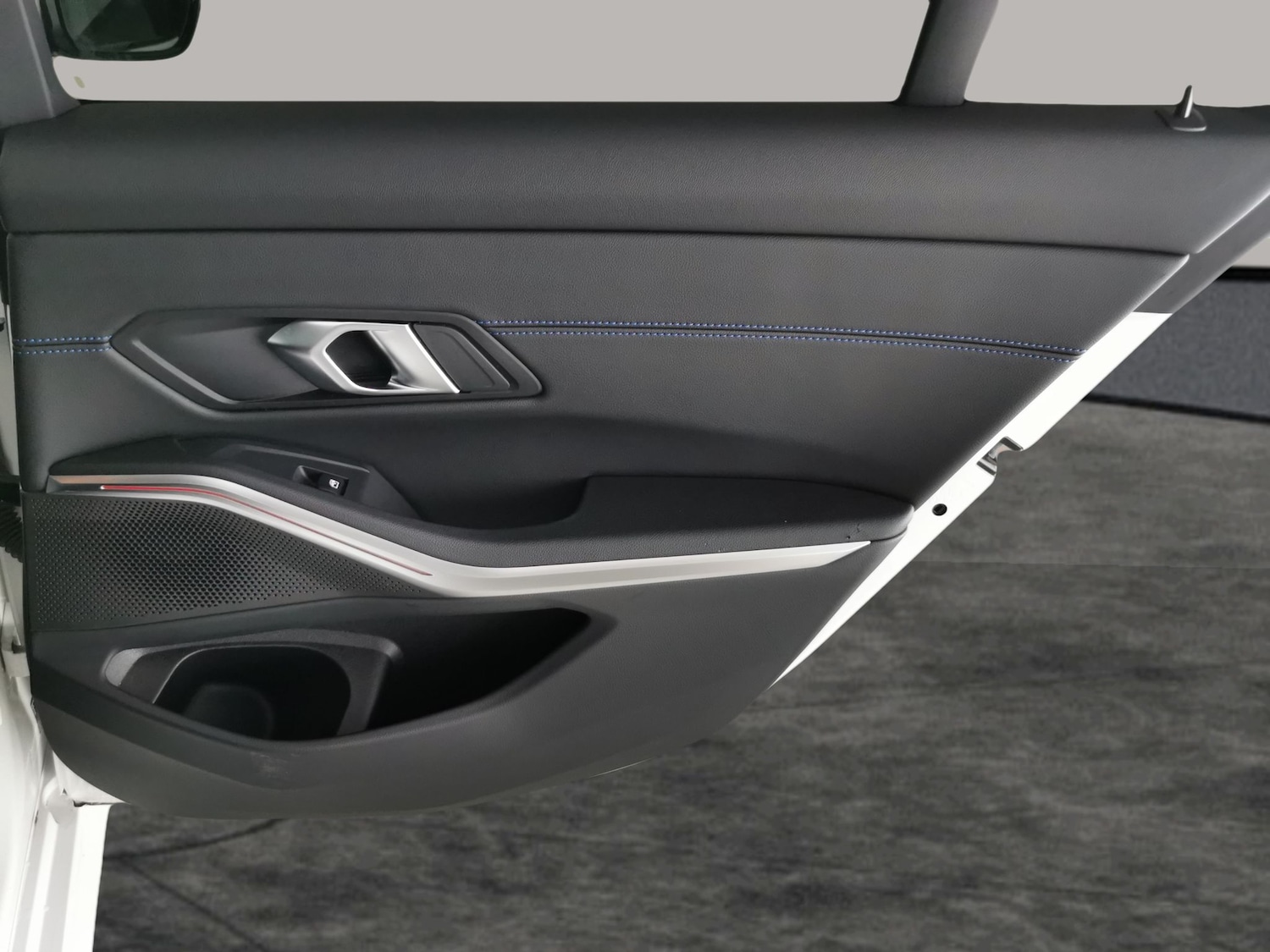 Used BMW 3 Series 2024 for sale - 77316664: Photo 32