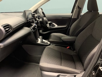Used Toyota Yaris Cross 2023 for sale - 75525304: Photo