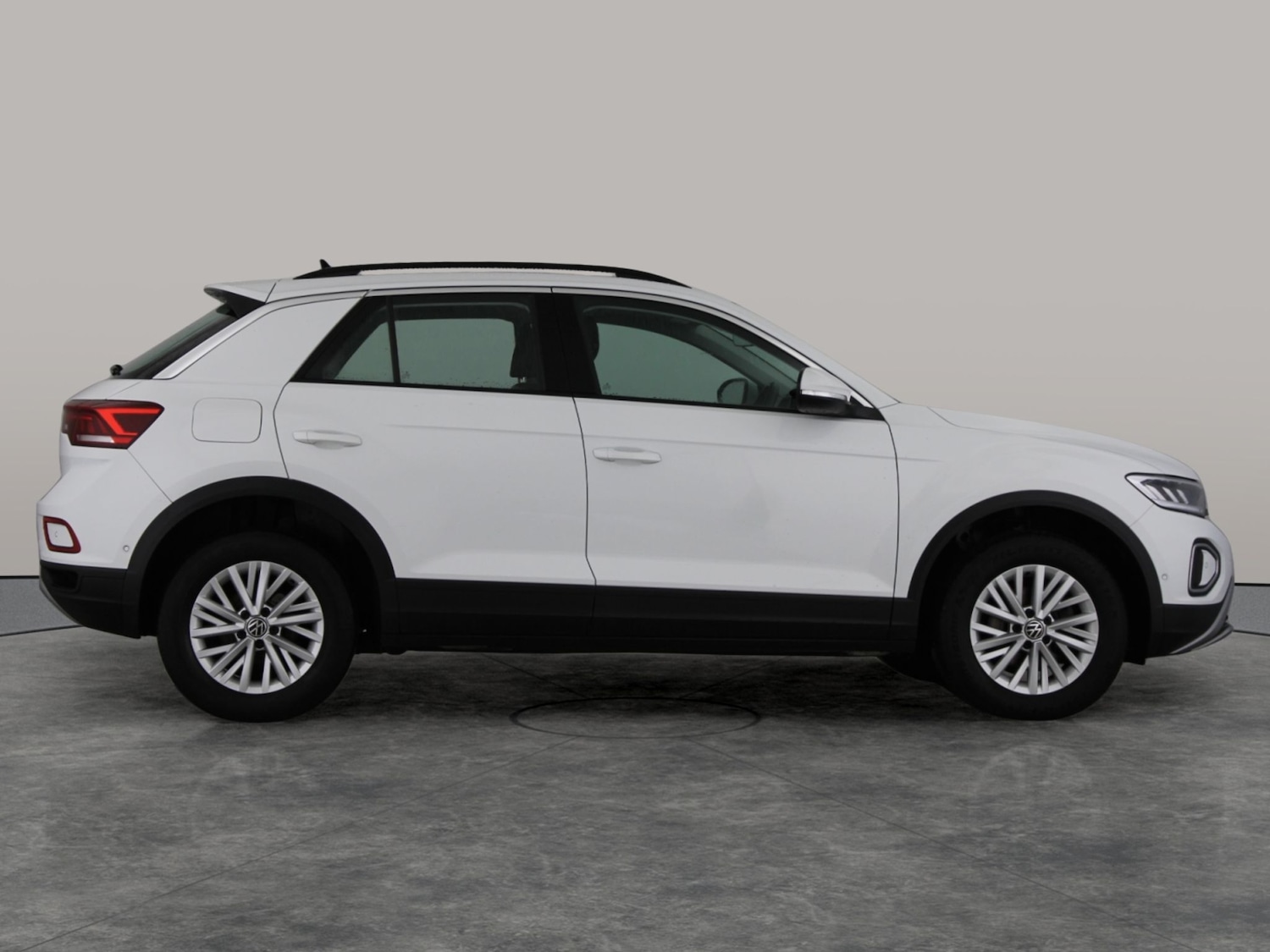 Used Volkswagen T-Roc 2023 for sale - 76958310: Photo 8