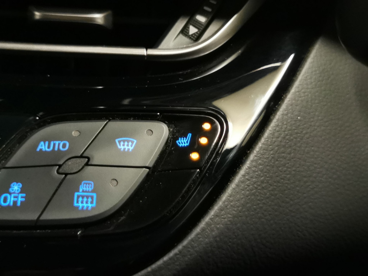 Used Toyota C-HR 2022 for sale - 78067936: Photo 17