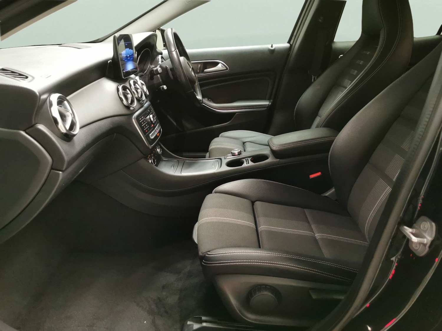 Used Mercedes-Benz GLA 2019 for sale - 77975824: Photo 4