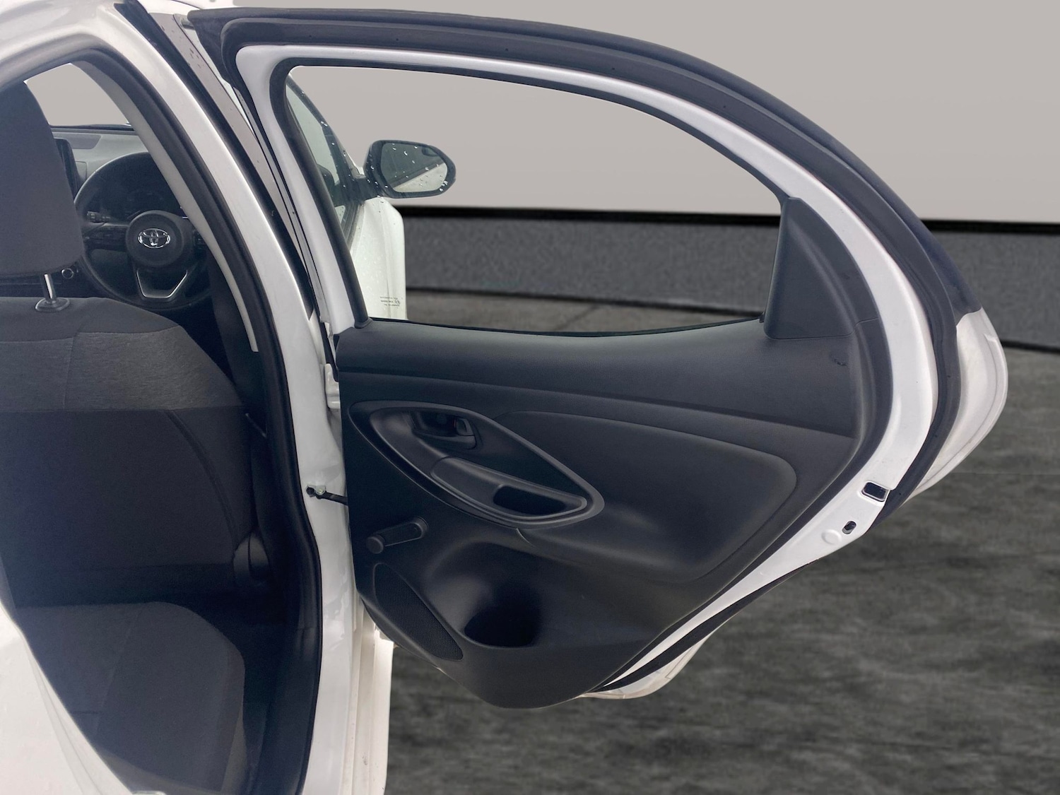 Used Toyota Yaris 2022 for sale - 77650809: Photo 23