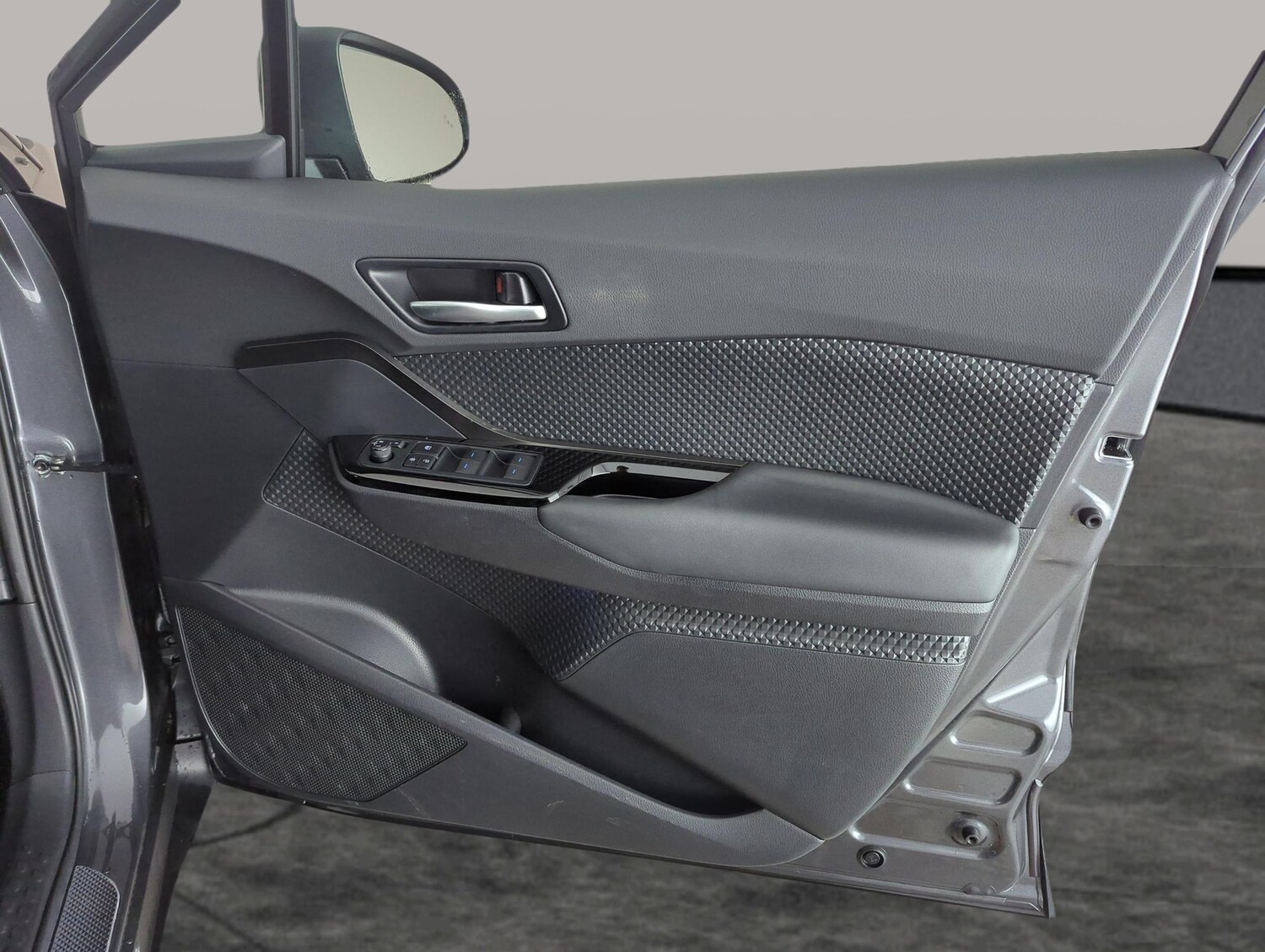 Used Toyota C-HR 2023 for sale - 77347483: Photo 30