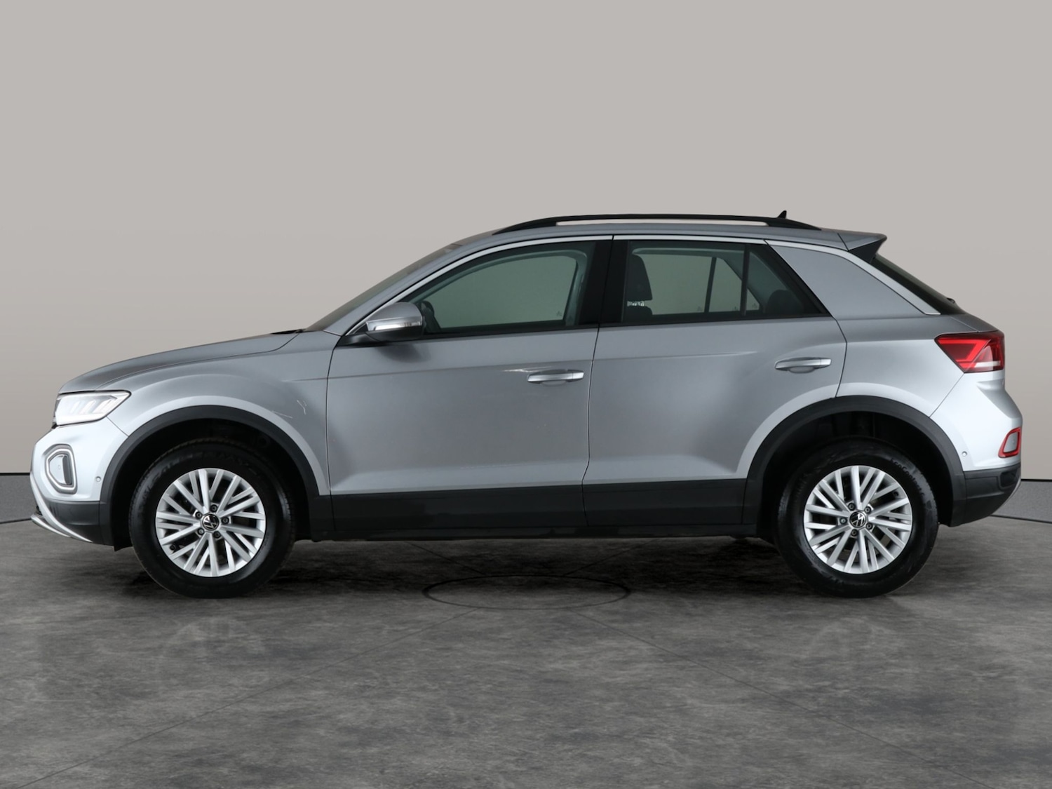 Used Volkswagen T-Roc 2023 for sale - 76978216: Photo 12
