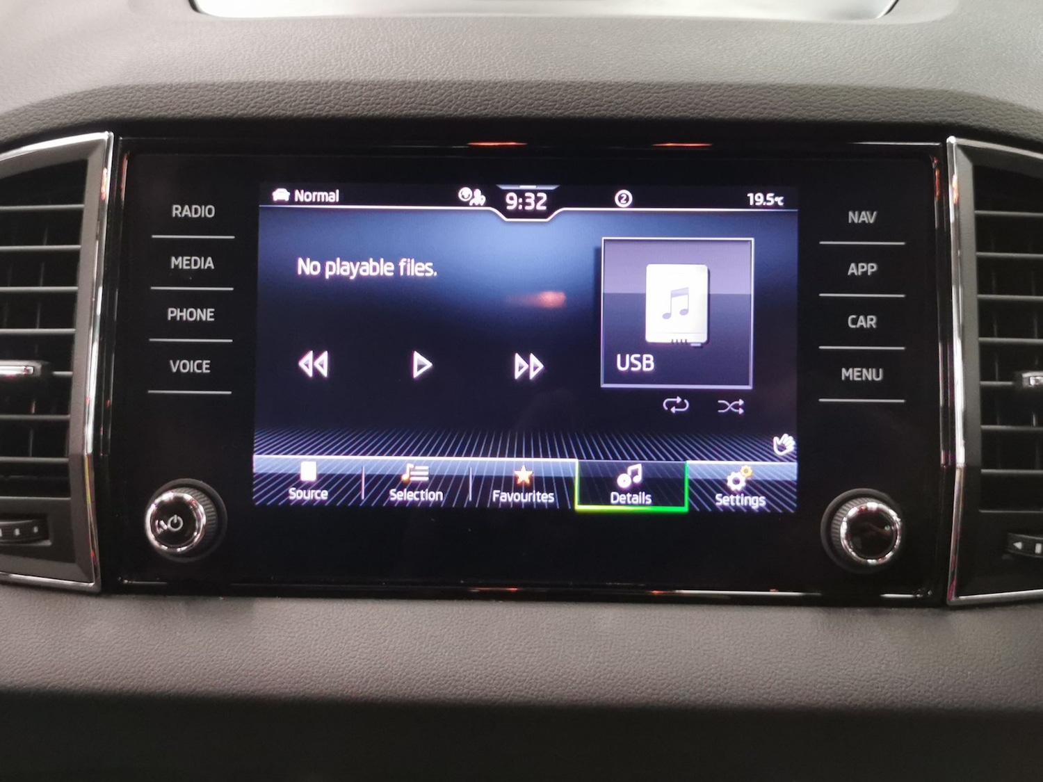 Used Skoda Karoq 2022 for sale - 76438402: Photo 16