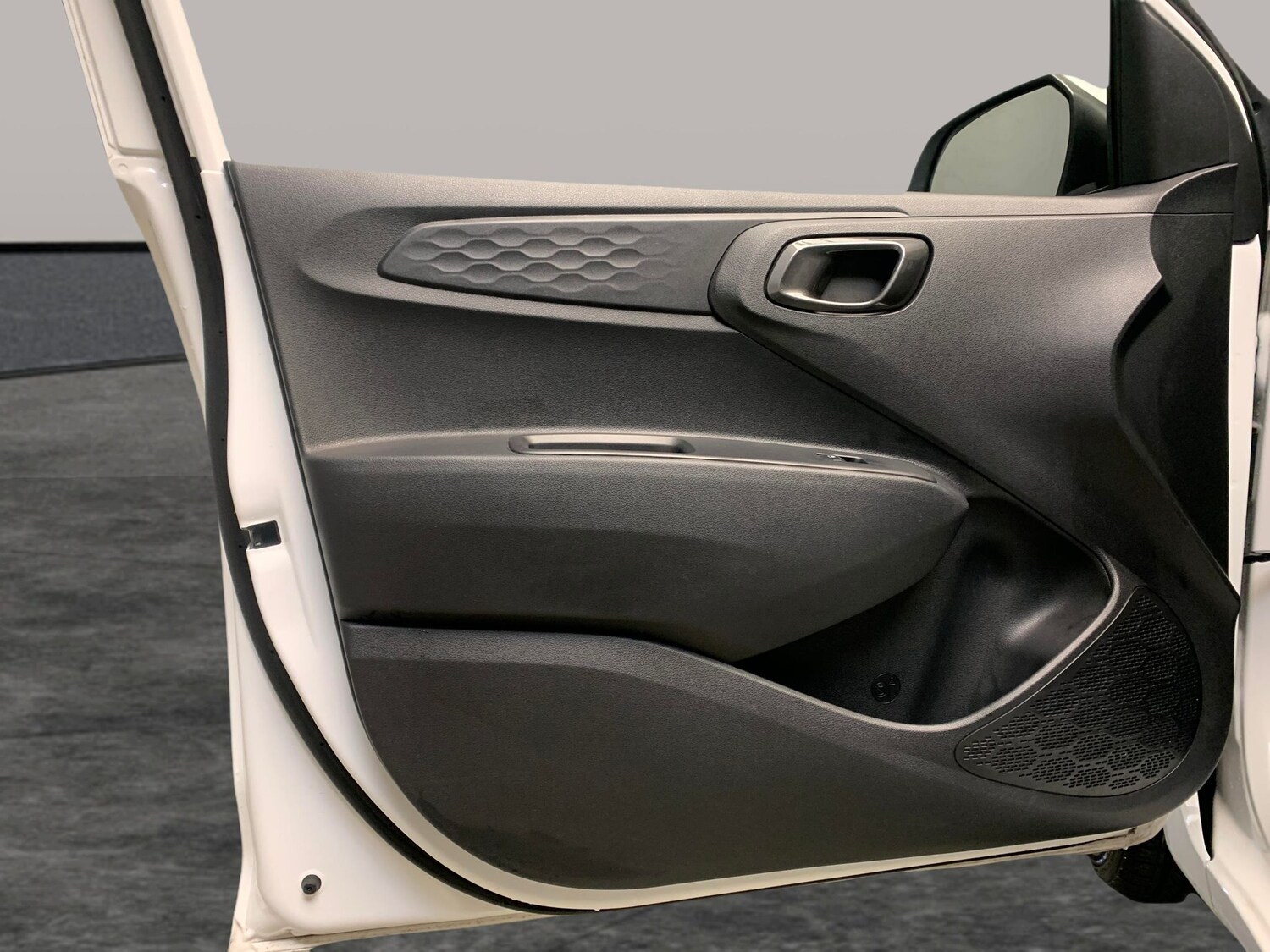 Used Hyundai i10 2023 for sale - 77558260: Photo 25