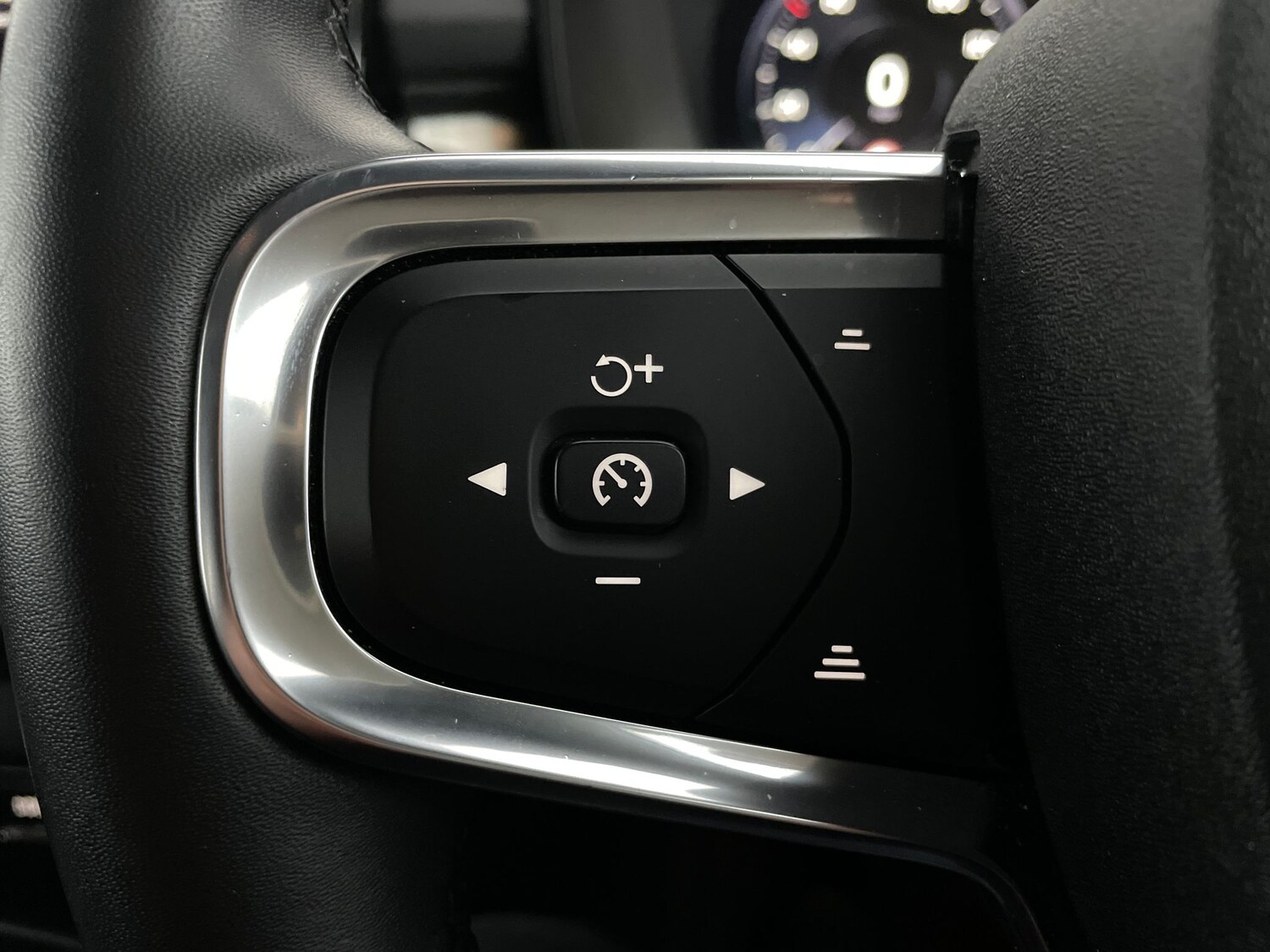 Used Volvo XC40 2023 for sale - 77802894: Photo 25