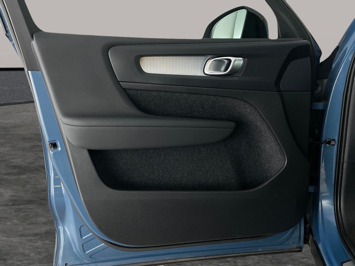 Used Volvo XC40 2023 for sale - 77802894: Photo 34