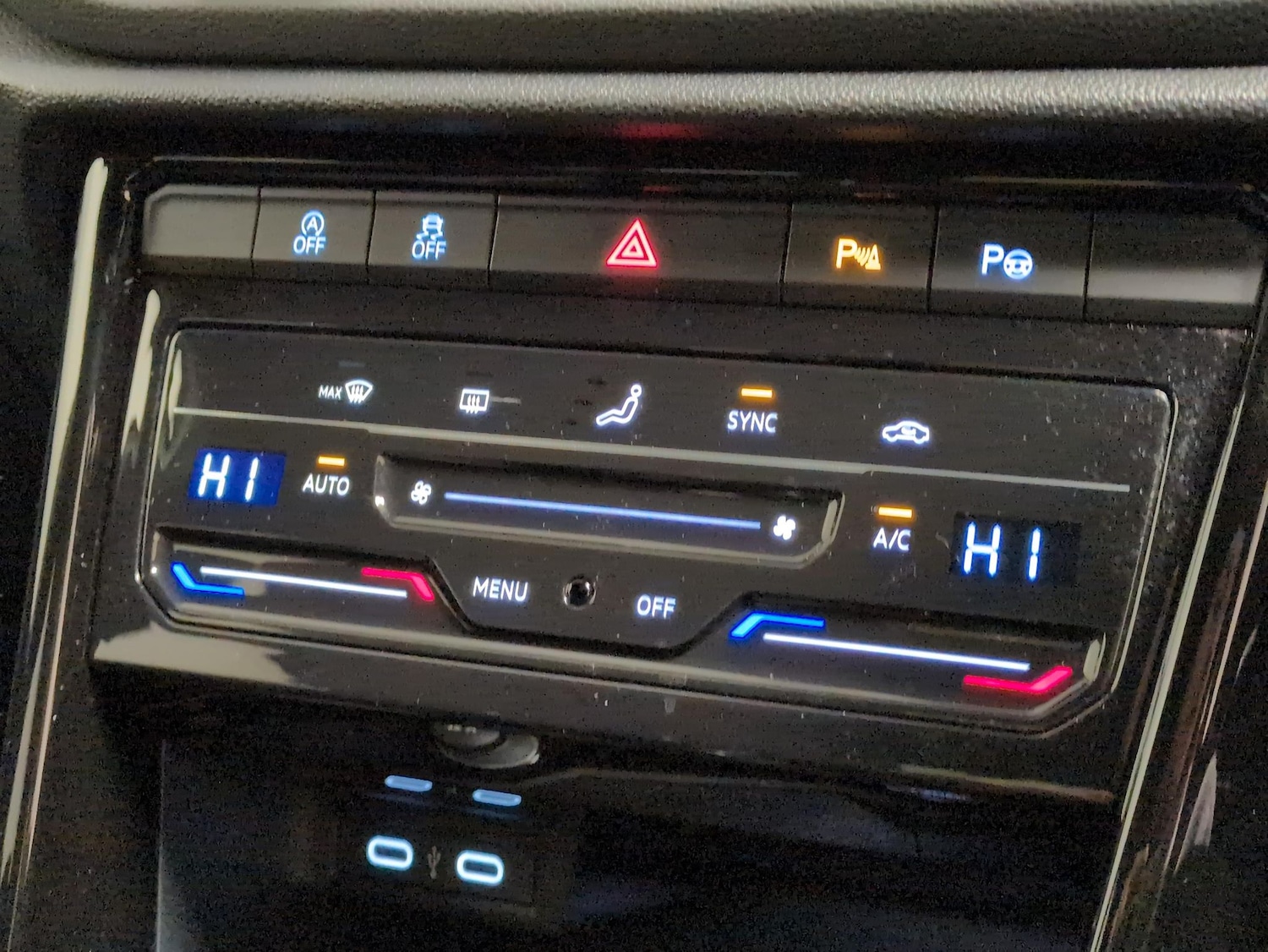 Used Volkswagen T-Roc 2023 for sale - 77688719: Photo 17