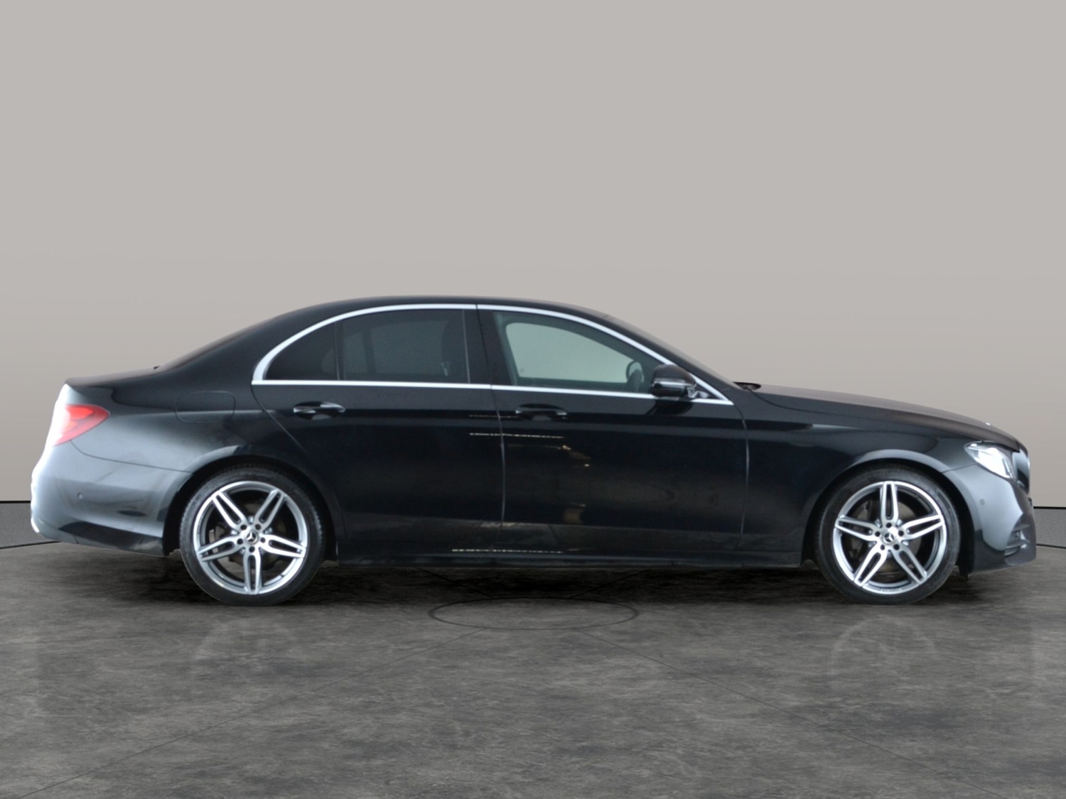 Used Mercedes-Benz E Class 2019 for sale - 77404350: Photo 9