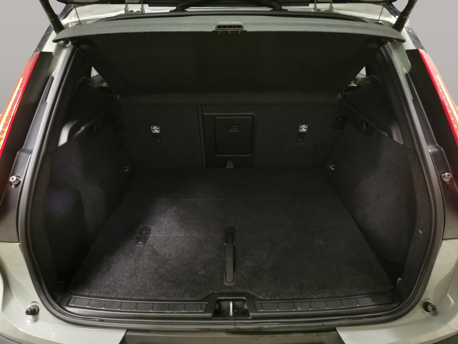 Used Volvo XC40 2022 for sale - 77903714: Photo 34