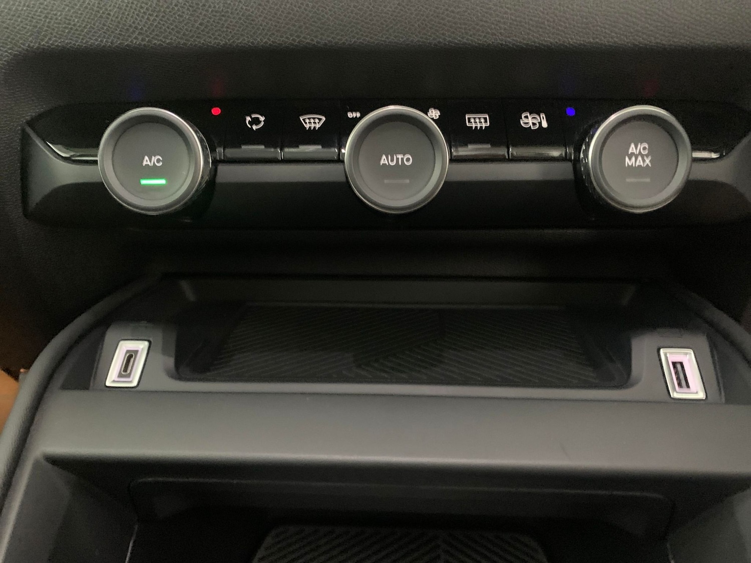 Used Citroen e-C4 2022 for sale - 76707035: Photo 15