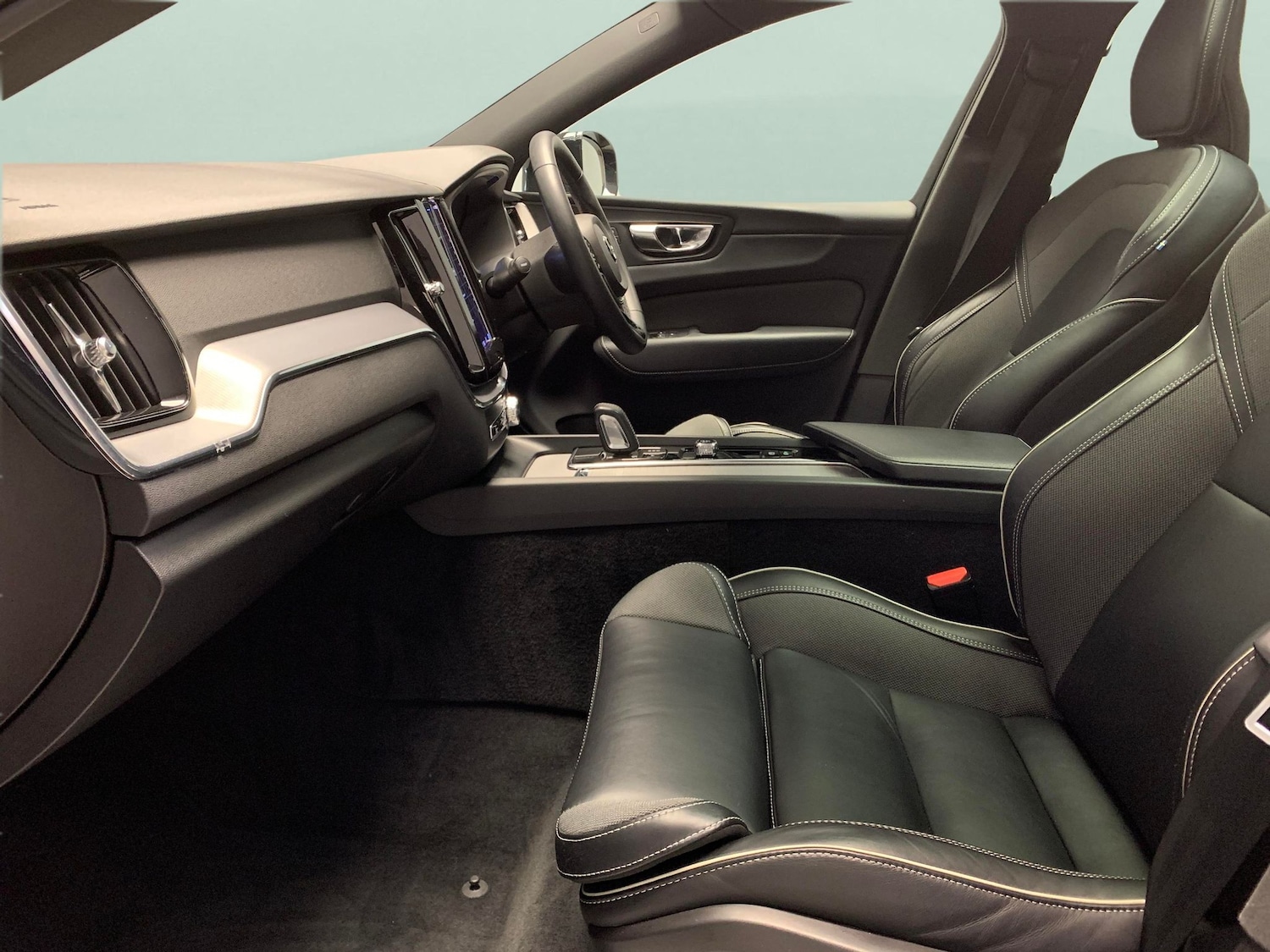 Used Volvo XC60 2021 for sale - 77255623: Photo 4