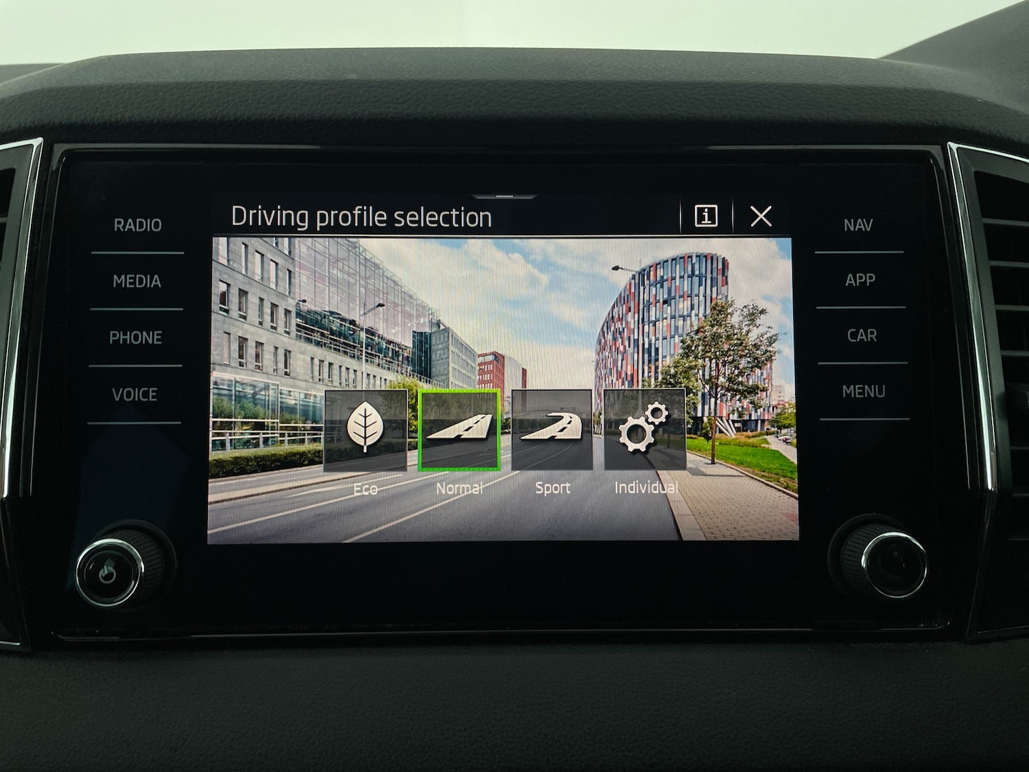 Used Skoda Karoq 2022 for sale - 76999612: Photo 18