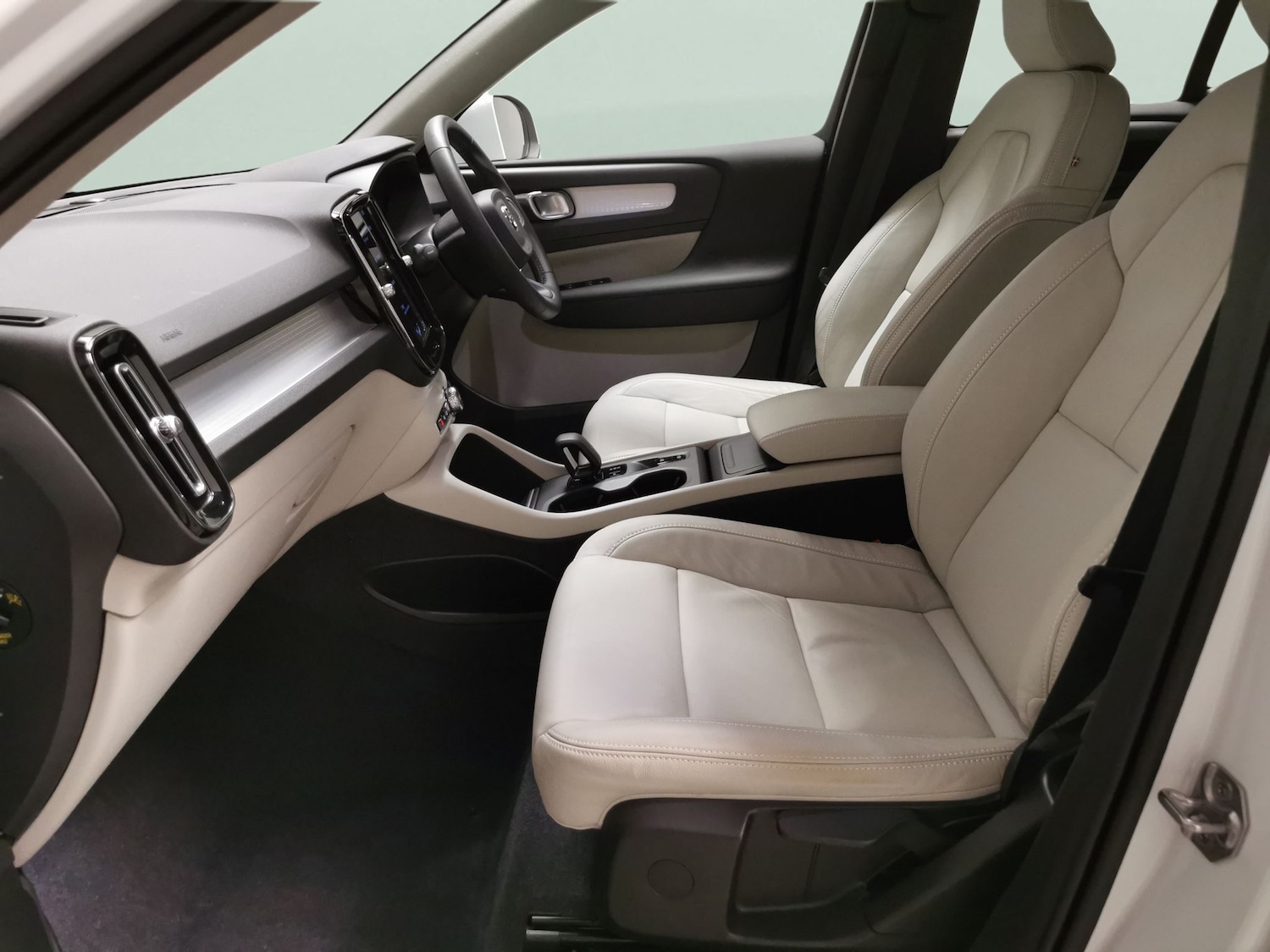 Used Volvo XC40 2021 for sale - 78159709: Photo 4