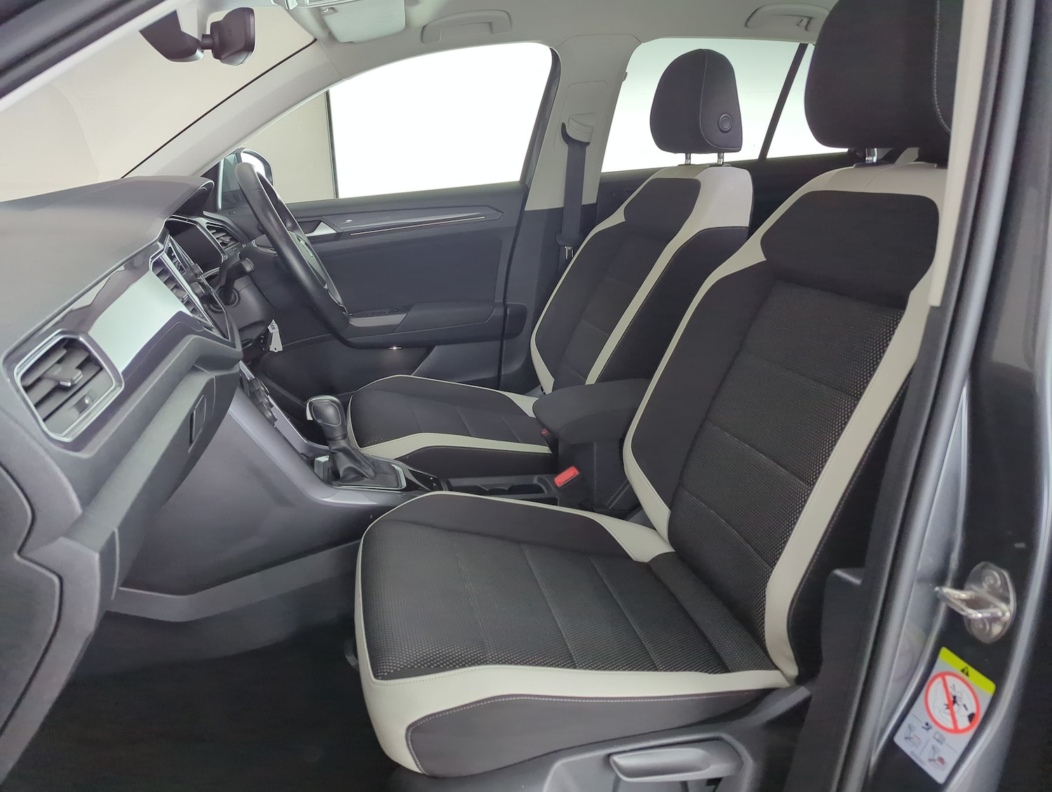 Used Volkswagen T-Roc 2021 for sale - 77746472: Photo 4