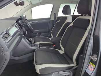 Used Volkswagen T-Roc 2021 for sale - 77746472: Photo