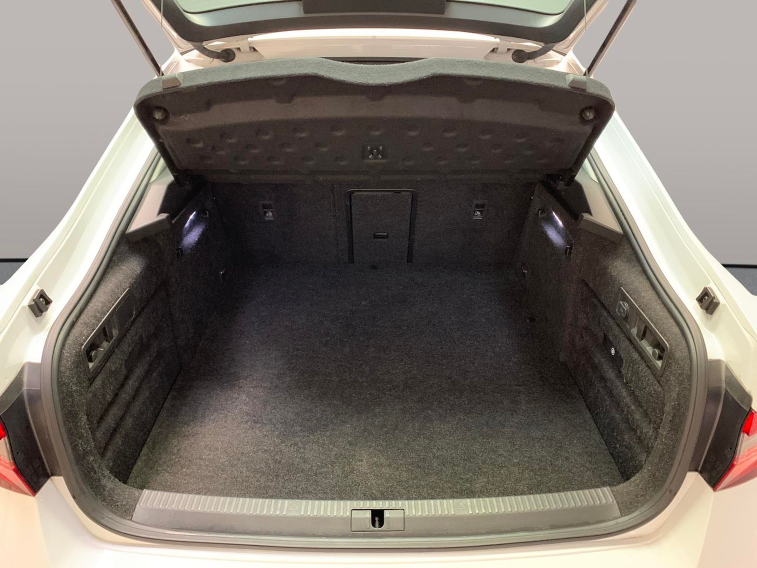 Used Skoda Superb 2021 for sale - 76542699: Photo 32