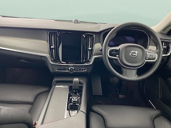 Used Volvo V90 2022 for sale - 77005677: Photo