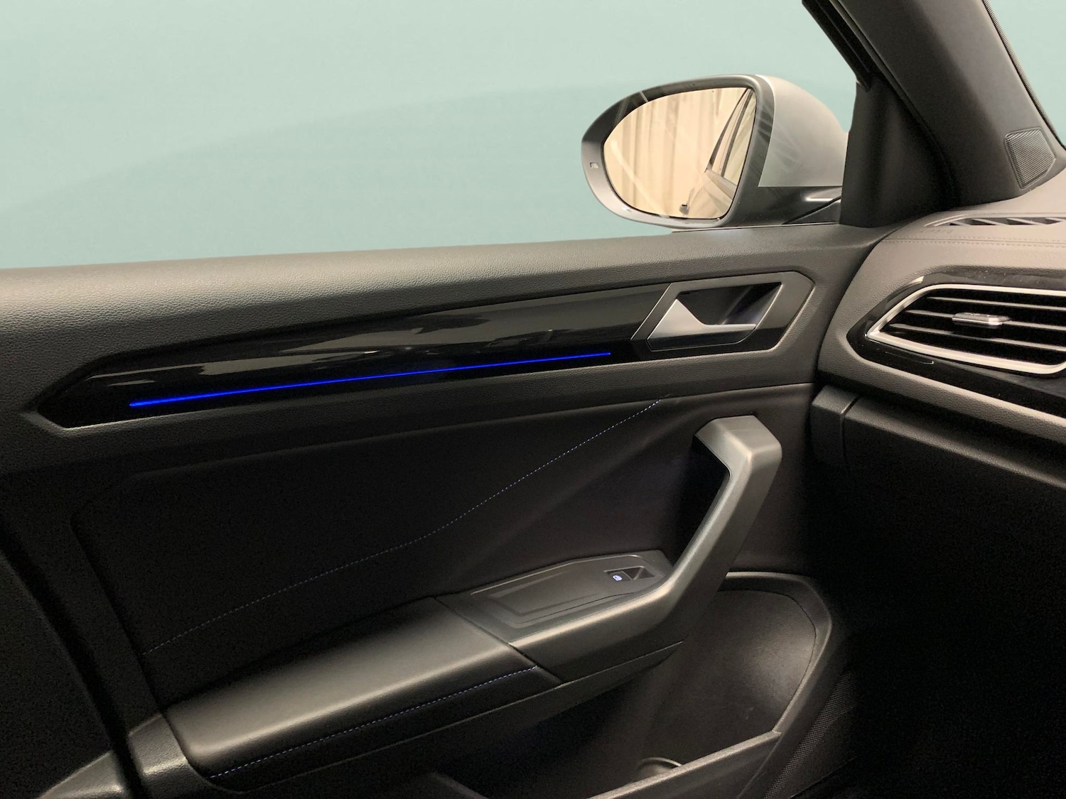 Used Volkswagen T-Roc 2023 for sale - 76693973: Photo 24