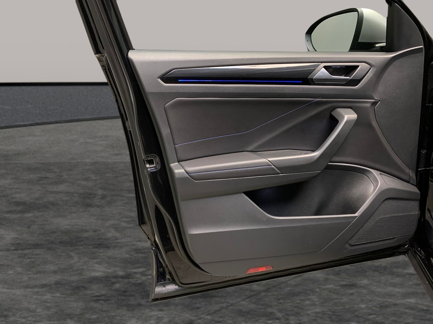 Used Volkswagen T-Roc 2023 for sale - 76693973: Photo 30