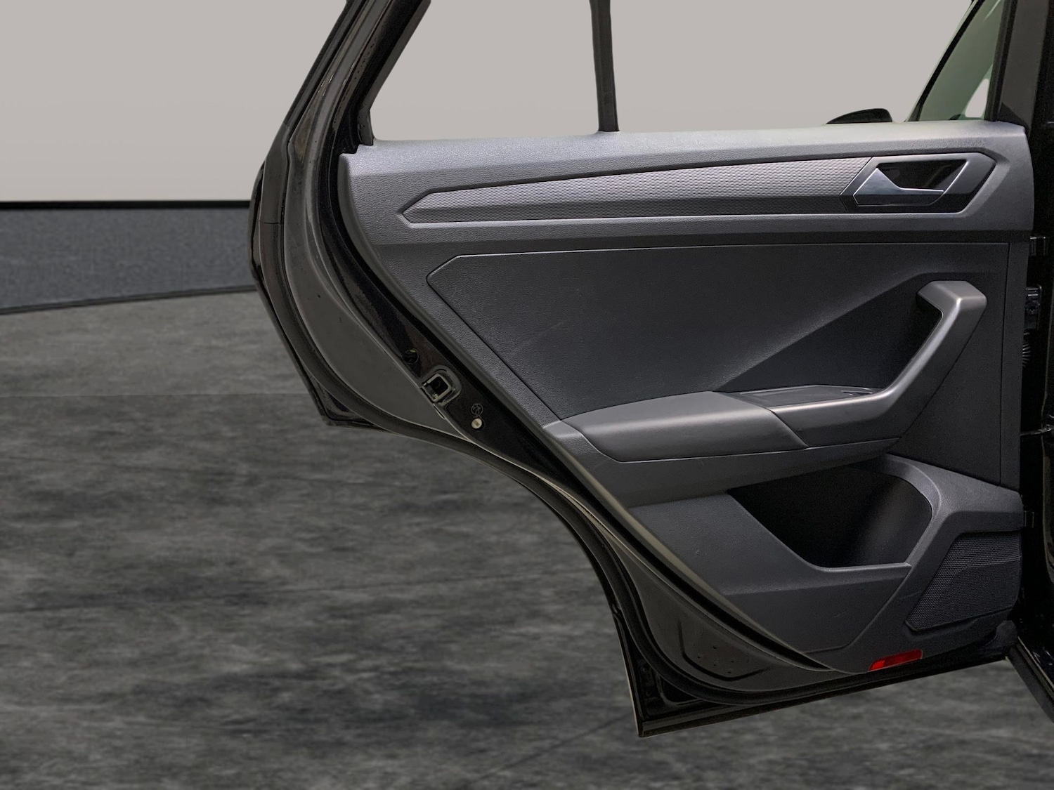 Used Volkswagen T-Roc 2023 for sale - 76693973: Photo 31