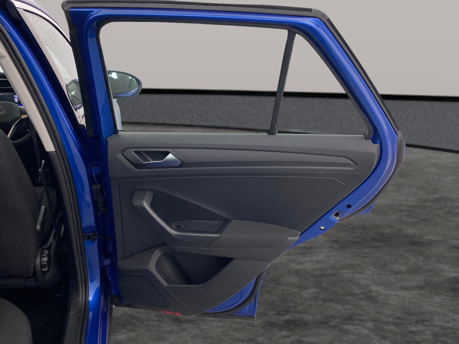 Used Volkswagen T-Roc 2023 for sale - 77069712: Photo 27