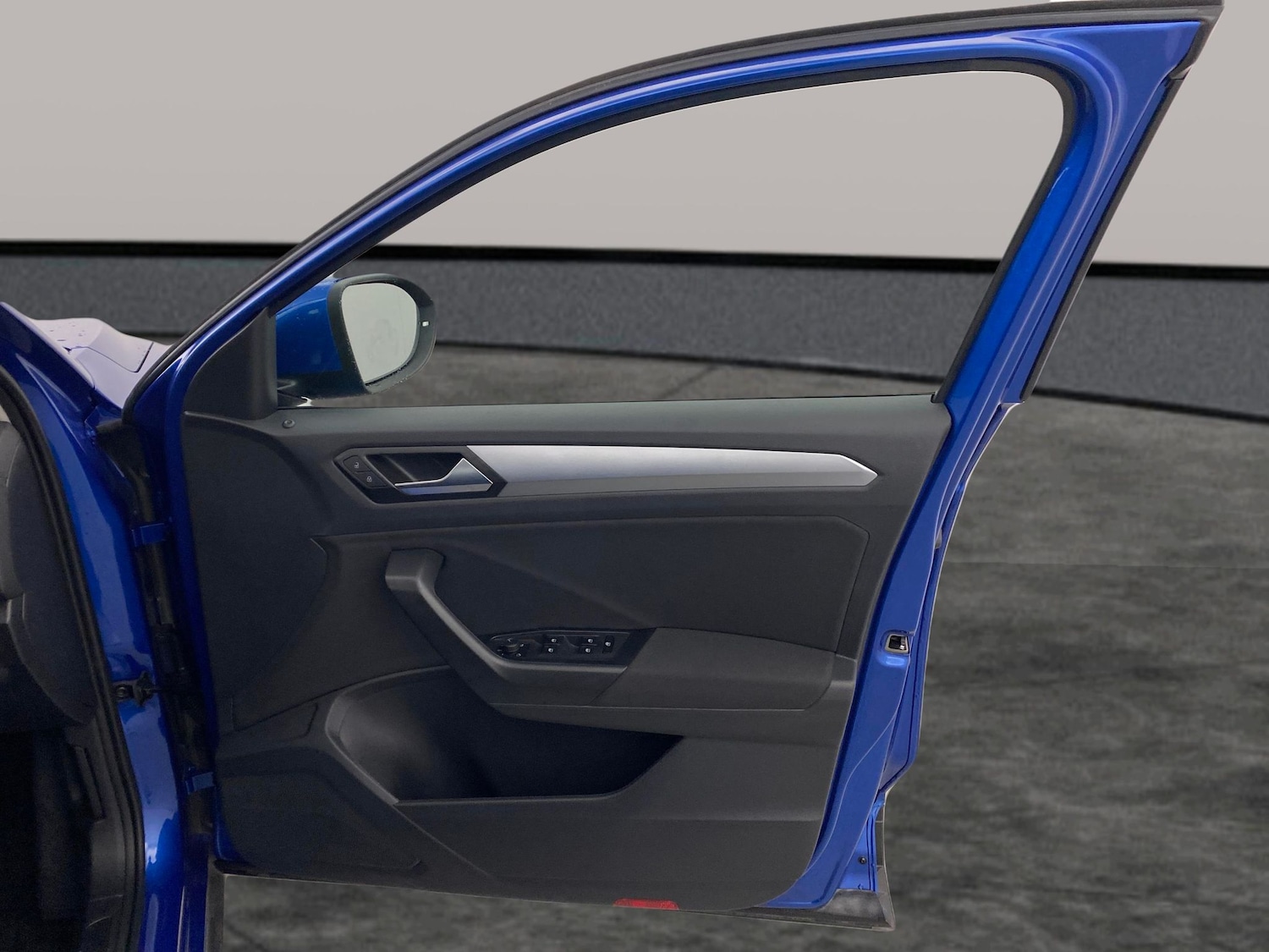 Used Volkswagen T-Roc 2023 for sale - 77069712: Photo 28