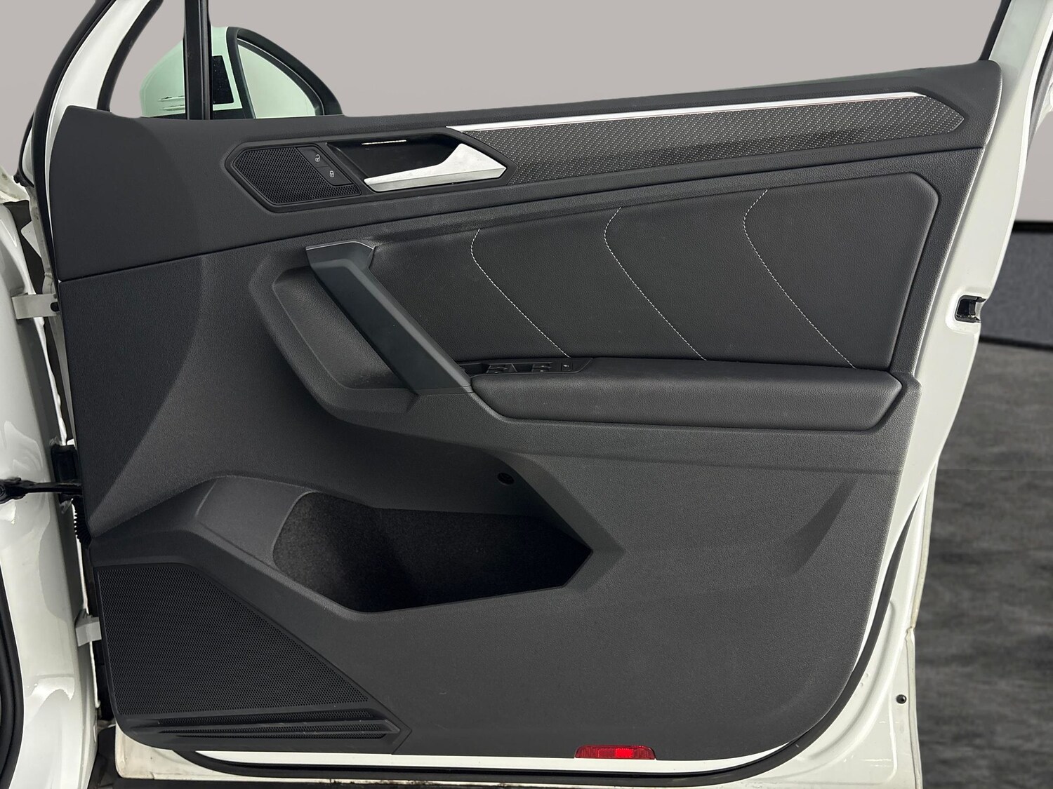 Used Volkswagen Tiguan 2023 for sale - 77856058: Photo 32