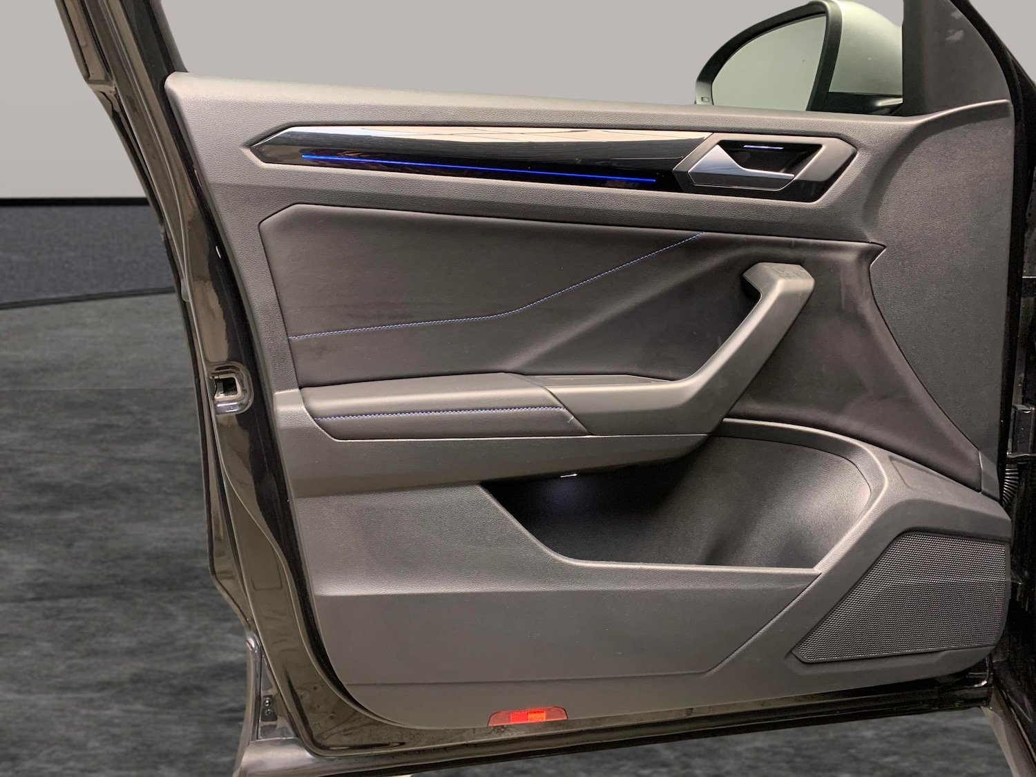 Used Volkswagen T-Roc 2023 for sale - 77319254: Photo 23