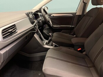 Used Volkswagen T-Roc 2022 for sale - 76526595: Photo