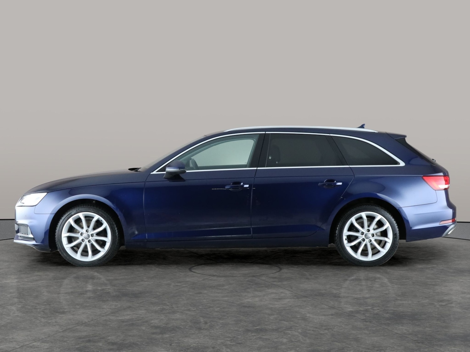 Used Audi A4 Avant 2019 for sale - 76766699: Photo 13