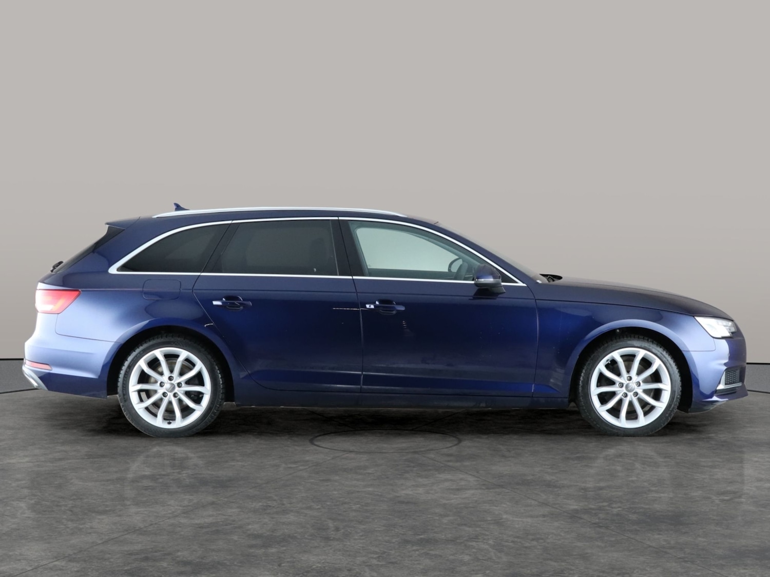 Used Audi A4 Avant 2019 for sale - 76766699: Photo 9