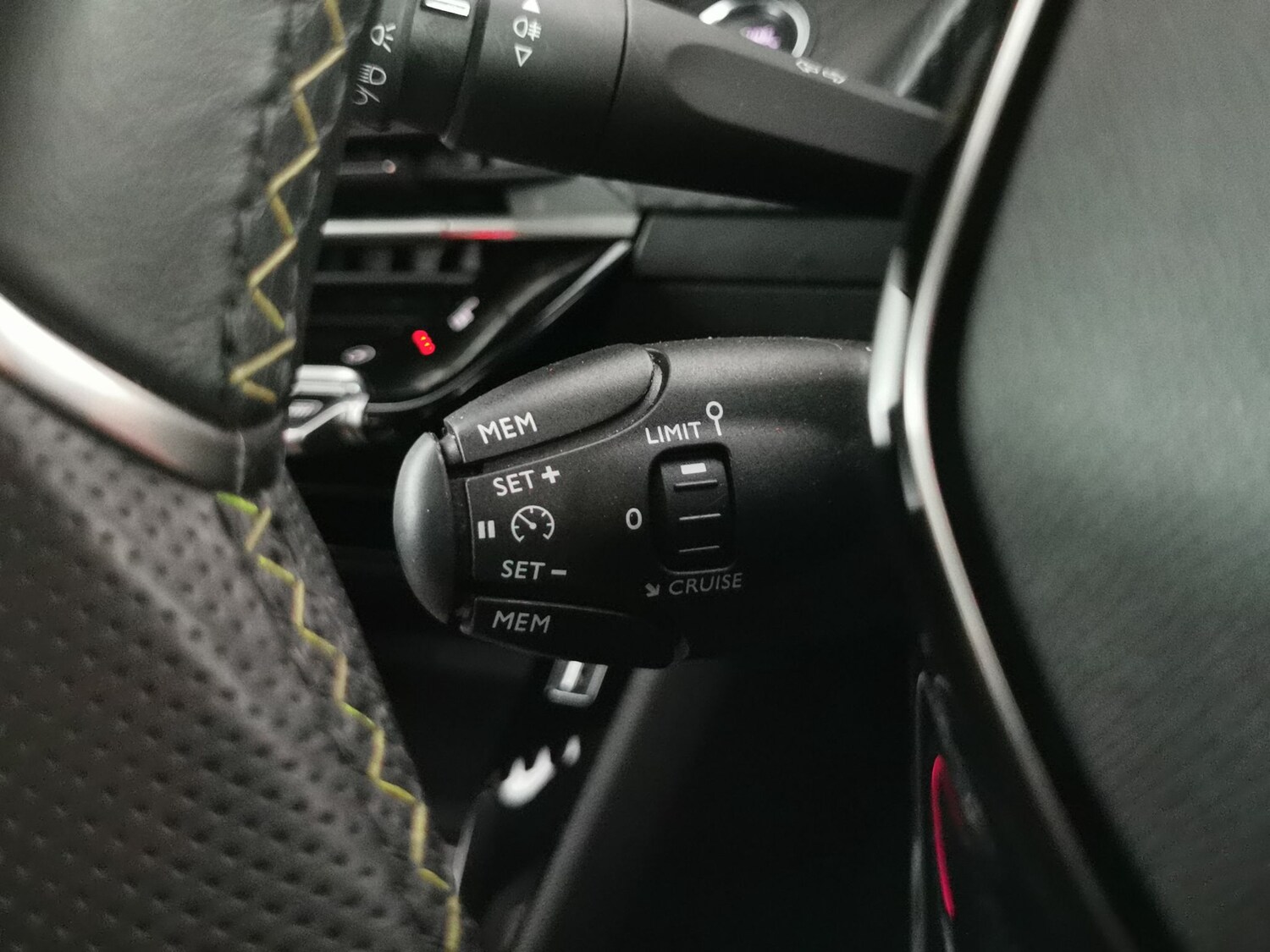 Used Peugeot E-2008 2024 for sale - 76426188: Photo 28