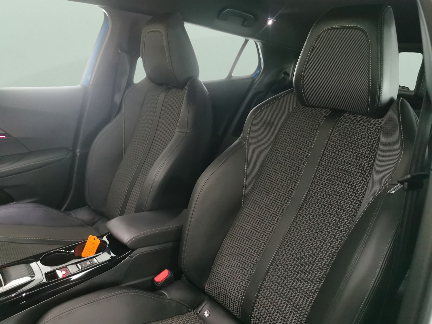 Used Peugeot E-2008 2024 for sale - 76426188: Photo 33