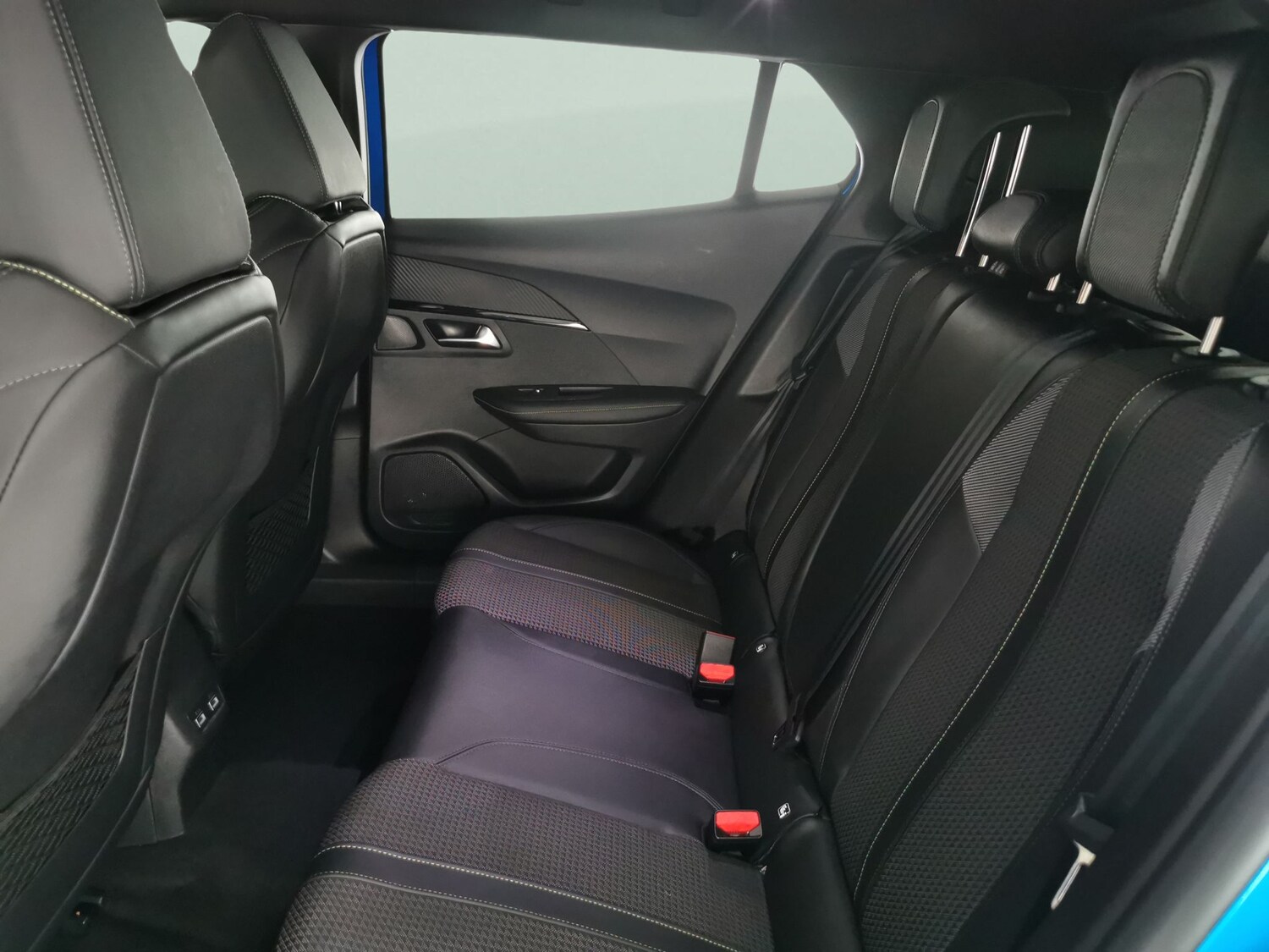Used Peugeot E-2008 2024 for sale - 76426188: Photo 38