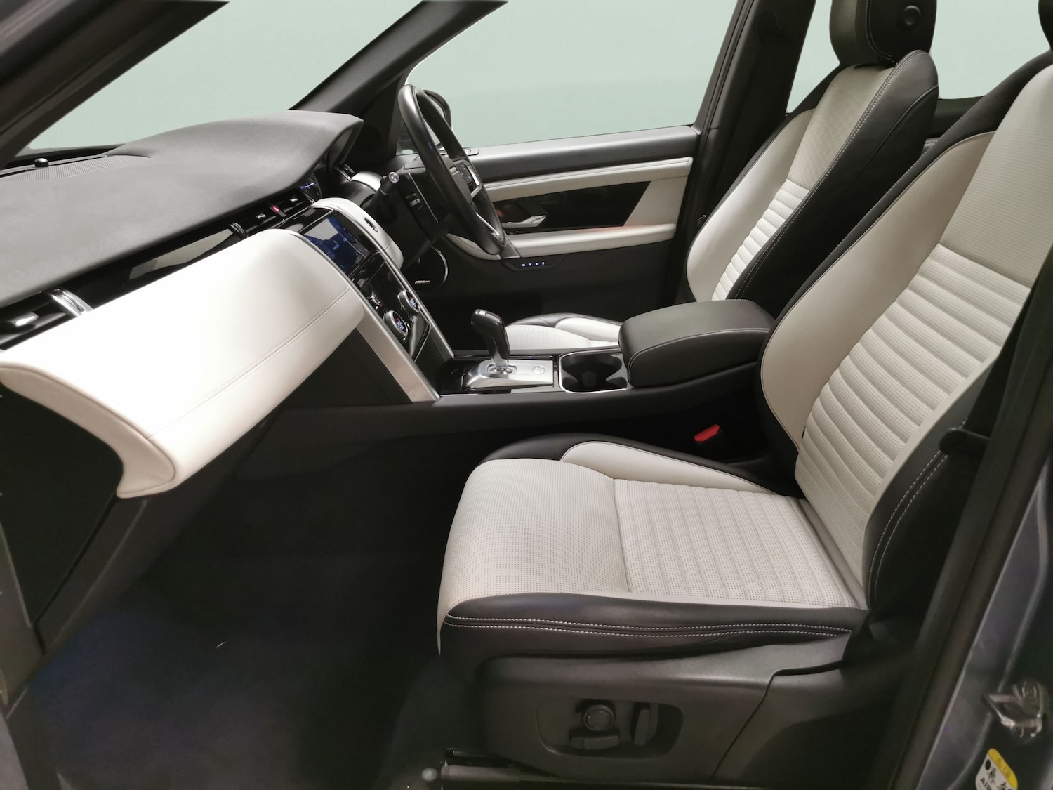 Used Land Rover Discovery Sport 2022 for sale - 77483120: Photo 4